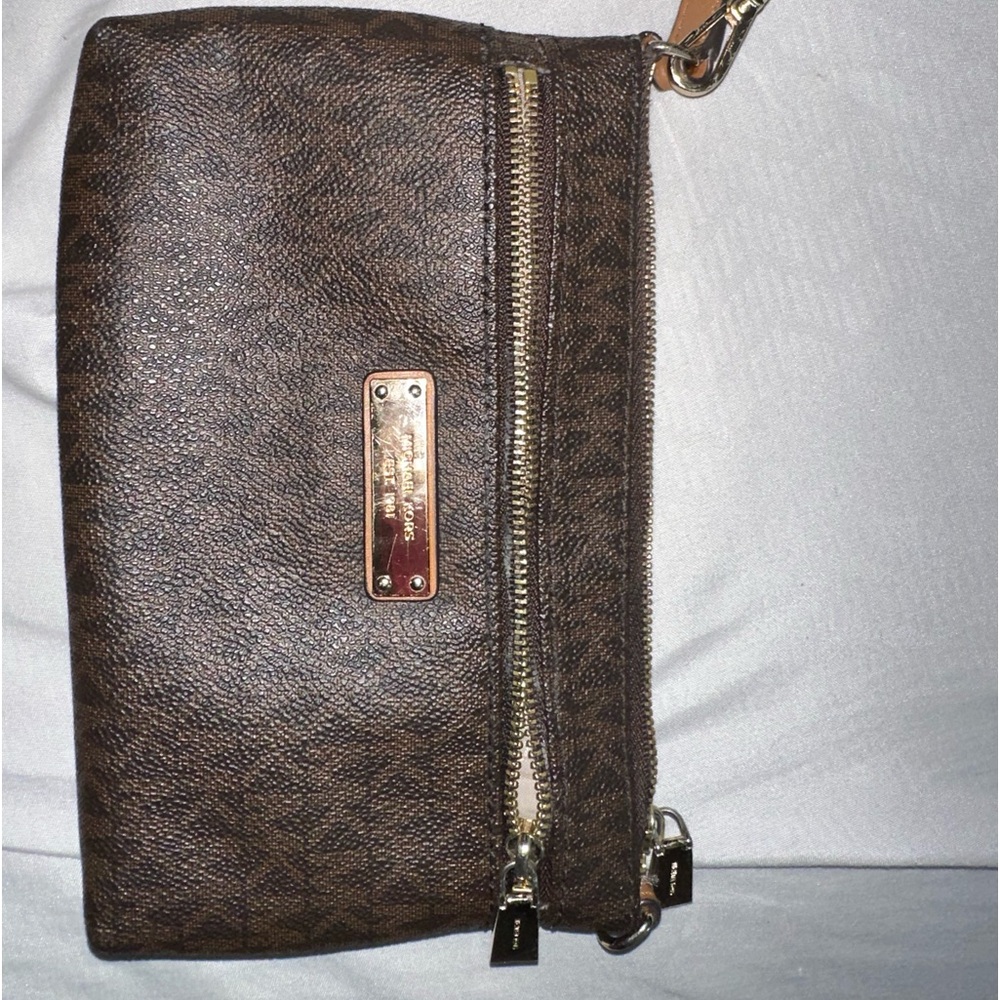 Micheal Kors Medium Wristlet